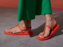 Sandalai Crocs