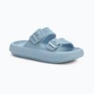 Šlepetės ir šlepetės per pirštą