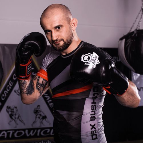 Bokso pirštinės DBX BUSHIDO z systemem Wrist Protect juodos Bb2