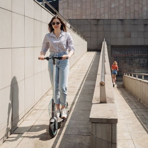 Motus Scooty 10 2022 elektrinis paspirtukas juodas