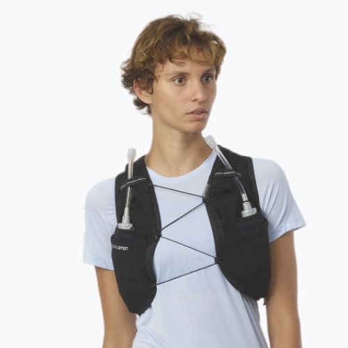 Moteriška bėgimo liemenė Salomon Active Skin 8W juodos spalvos