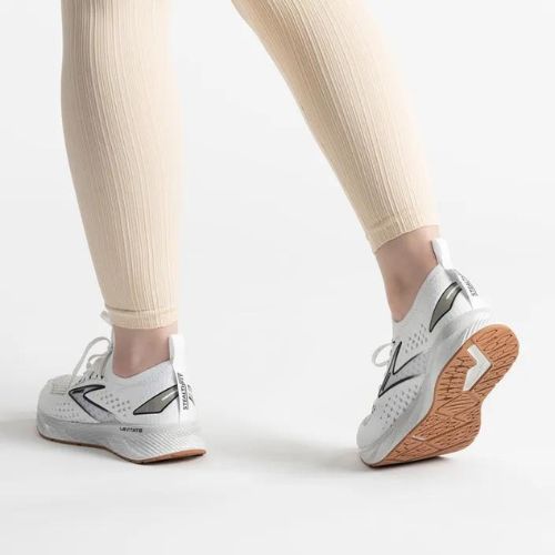 Brooks Levitate StealthFit 6 moteriški bėgimo bateliai white/brown