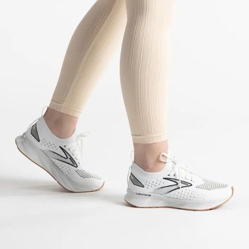 Brooks Levitate StealthFit 6 moteriški bėgimo bateliai white/brown