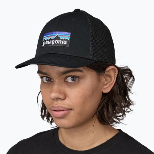 Patagonia P-6 Logo LoPro Trucker kepurė juoda
