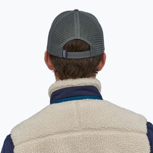 Patagonia P-6 Logo Trucker kepurė forge grey