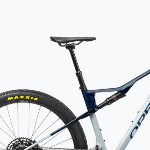 Orbea Oiz M20 2023 halo silver/blue carbon view kalnų dviratis