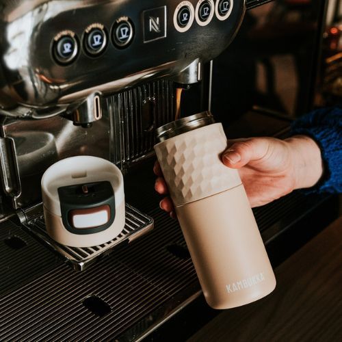 Kambukka Etna Grip termo puodelis 500 ml juodas, vos smėlio spalvos