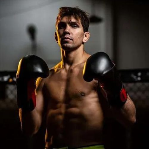 Bokso pirštinės DBX BUSHIDO "Hammer - Red" Muay Thai juodos/raudonos