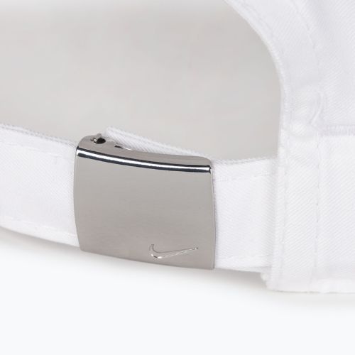 Kepuraitė su snapeliu Nike Dri-Fit Club Unstructured Metal Swoosh white/metallic silver