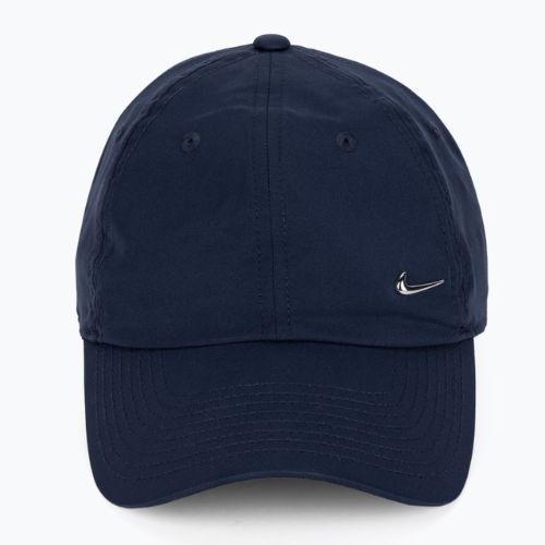 Kepuraitė su snapeliu Nike Dri-Fit Club Unstructured Metal Swoosh midnight navy/metallic silver