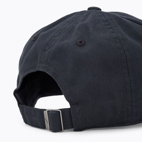 Vaikiška kepuraitė su snapeliu Nike Club Unstructured Futura Wash white/black