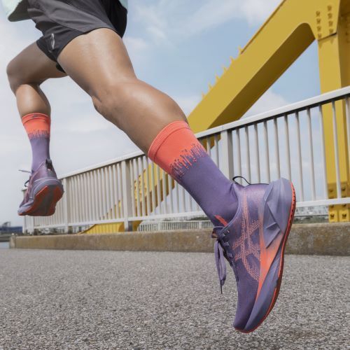 Moteriški bėgimo batai ASICS Novablast 5 breeze/white