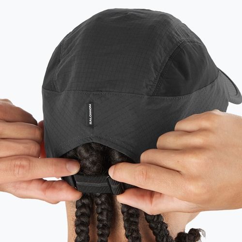 Kepuraitė su snapeliu Salomon Sense Aero deep black