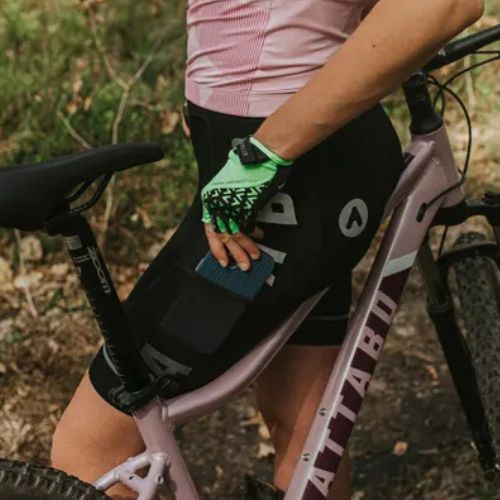 Moteriški dviračių šortai ATTABO Kirun Pro WMNS Bib Shorts Cargo juodi