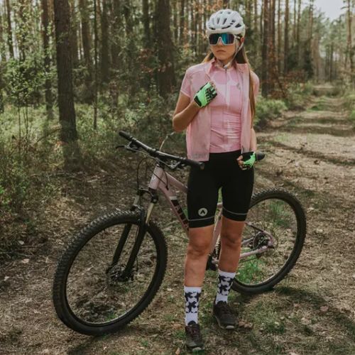 Moteriški dviračių šortai ATTABO Kirun Pro WMNS Bib Shorts Cargo juodi
