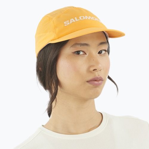 Kepuraitė su snapeliu Salomon Sense Aero warm apricot