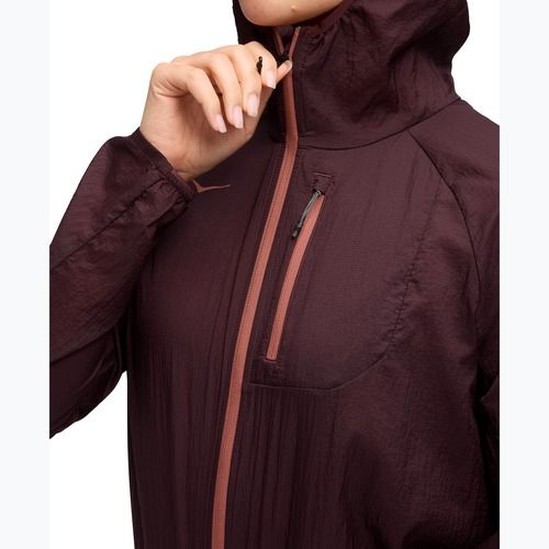 Moteriška bėgimo striukė HOKA Skyflow black cherry