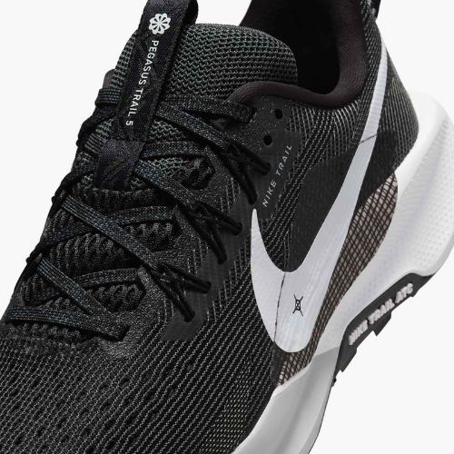 Moteriški bėgimo batai Nike Pegasus Trail 5 black / white / anthracite / wolf grey