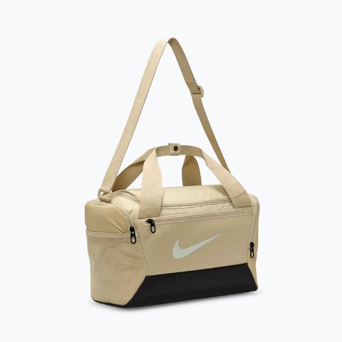 Nike Brasilia 9.5 Duffle 25 l dykumos chaki/juoda/juodos spalvos sporto krepšys