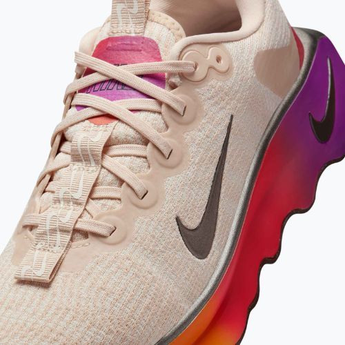 Moteriški treniruočių batai Nike Motiva SE pearl white/pale ivory/vivid purple/mtl gold grain