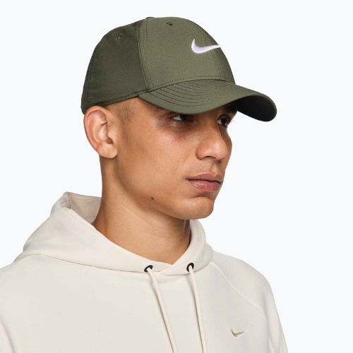Kepurė su snapeliu Nike Dri-FIT Club medium olive/white