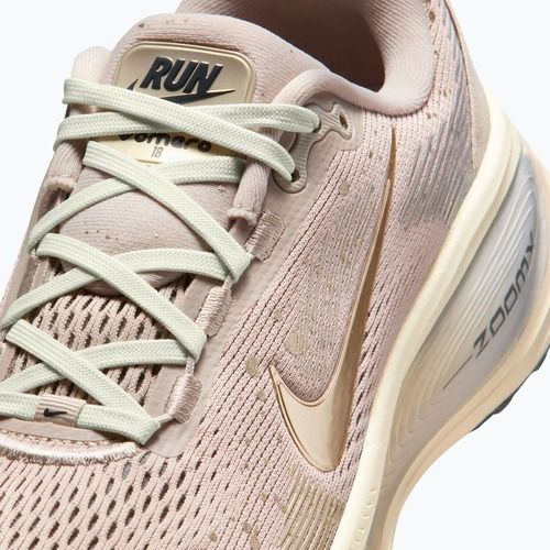 Moteriški bėgimo batai Nike Vomero 18 SE Cream II/Coconut Milk/Metallic Gold Grain