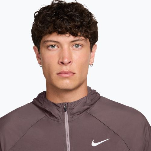 Vyriška bėgimo striukė Nike Stride Repel UV tattoo/light violet ore