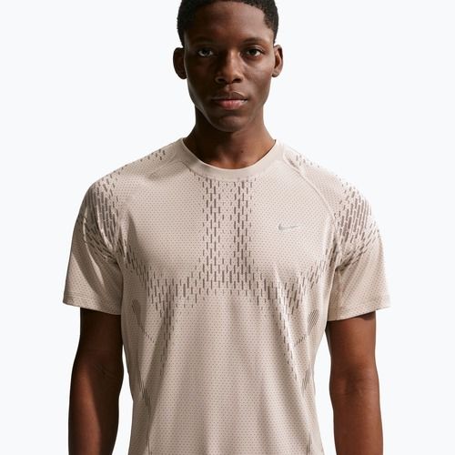 Vyriški bėgimo marškinėliai Nike Stride Dri-Fit ADV cream li/mink brown