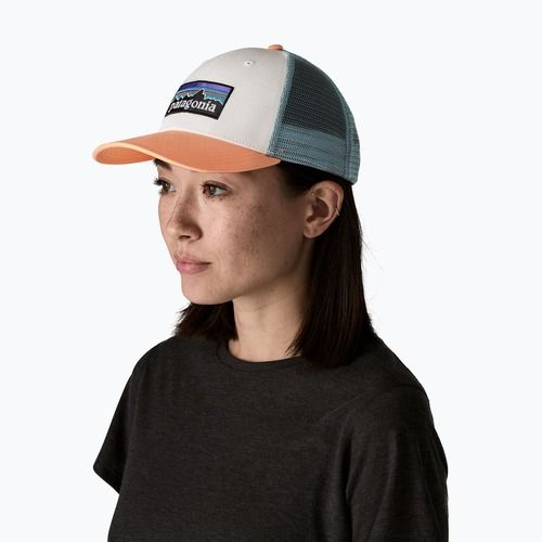 Kepurė su snapeliu Patagonia P-6 Logo LoPro Trucker white w/peach sherbet
