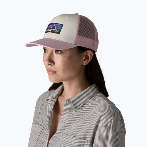 Kepurė su snapeliu Patagonia P-6 Logo Trucker white w/quiet violet