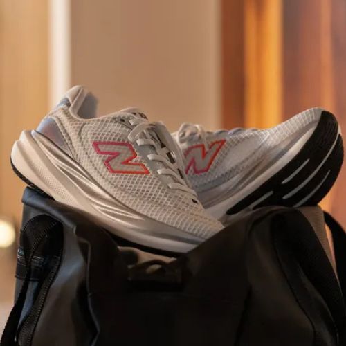 Moteriški bėgimo batai New Balance 1080's V15 103 white/pink heat/tangerine heat