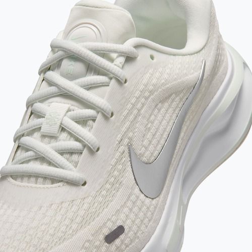 Moteriški bėgimo batai Nike Journey Run summit white/metallic silver