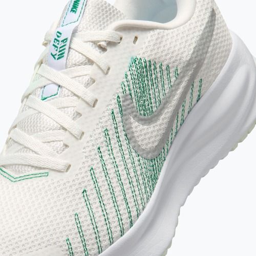 Moteriški bėgimo batai Nike Run Defy summit white/white/metallic silver