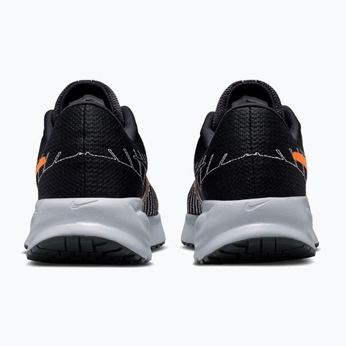 Vyriški bėgimo batai Nike Run Defy black/wolf grey/total orange