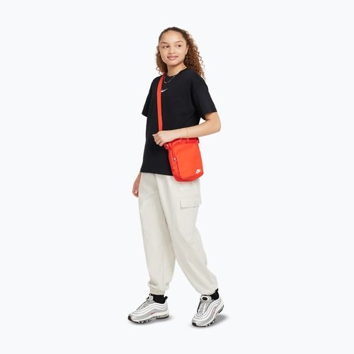 Vaikiški marškinėliai Nike Sportswear Essential black