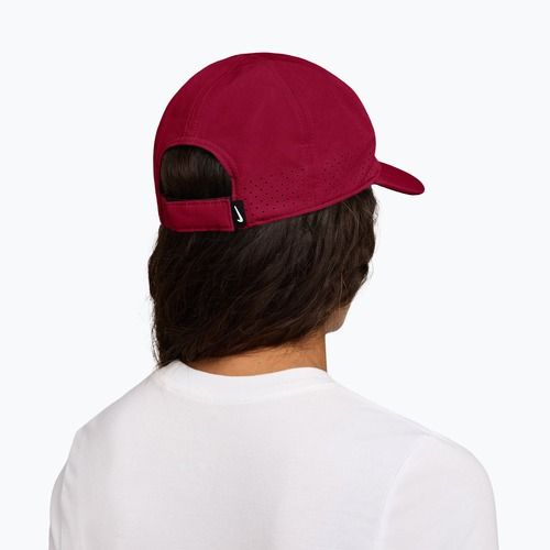 Kepurė su snapeliu Nike Dri-FIT ADV Club team red/pale ivory