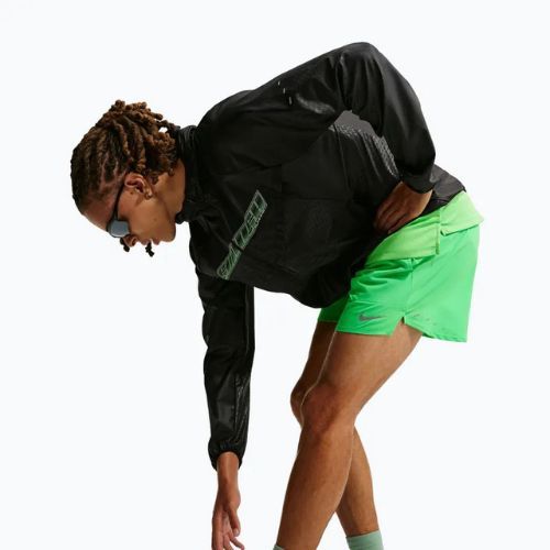 Vyriški šortai Nike Stride Dri-Fit Brief-Lined 5" green spark