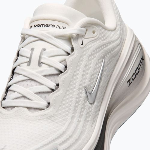 Moteriški bėgimo batai Nike Vomero Plus summit white/sail/metallic silver