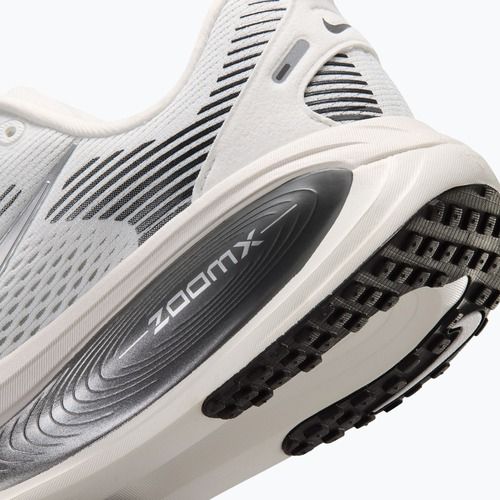 Moteriški bėgimo batai Nike Vomero 18 summit white/sail/metallic silver