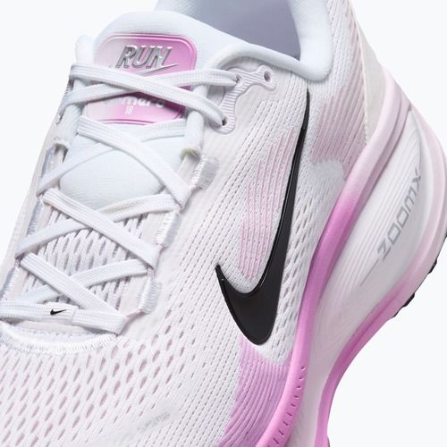 Moteriški bėgimo bateliai Nike Vomero 18 Wide balti/nuplautas alyvinis/šviesiai rožinis/juodas