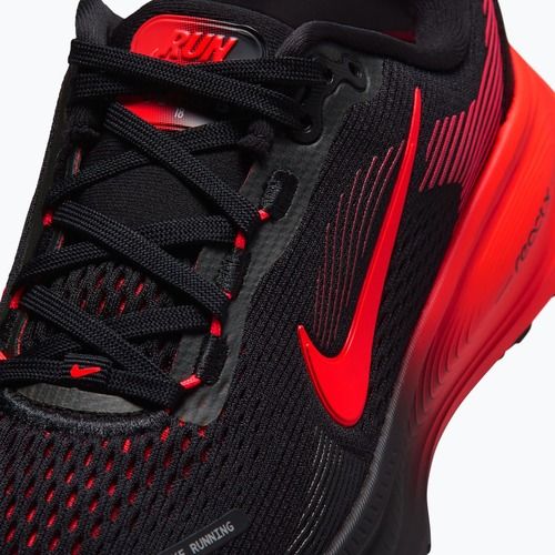 Bėgimo bateliai Nike Vomero 18 juodi/universiteto raudoni/ryškiai raudoni