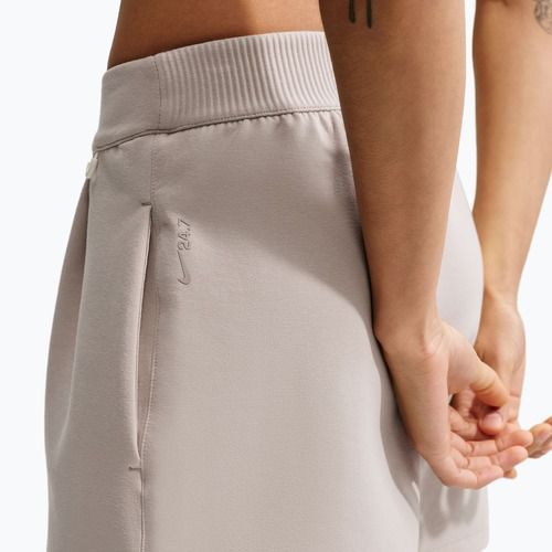 Moteriški treniruočių šortai Nike 24.7 ImpossiblySoft cream Ii/cream Ii/college grey