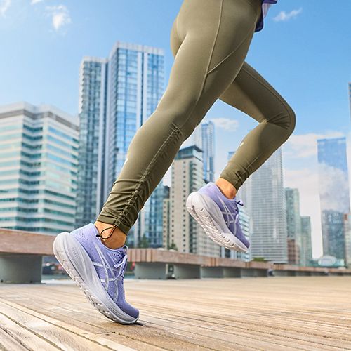Moteriški bėgimo batai Asics Gel-Cumulus 28 White/Orange Glow