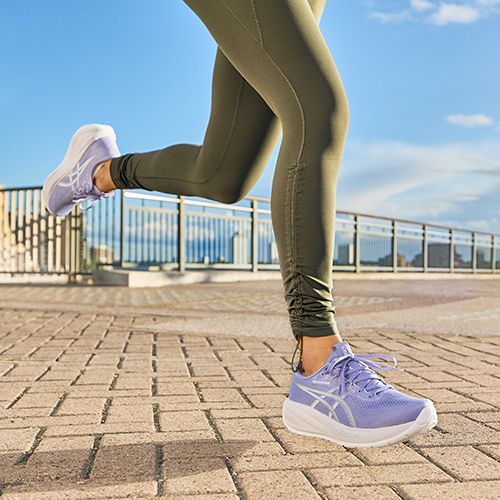 Moteriški bėgimo batai Asics Gel-Cumulus 28 White/Orange Glow