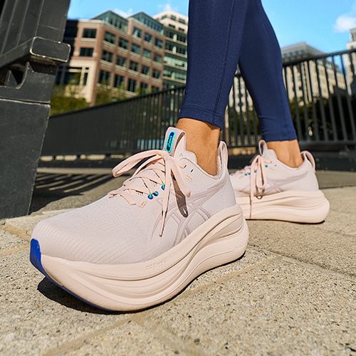 Moteriški bėgimo batai ASICS Gel-Nimbus 28 white/sun coral