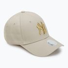 Moteriška kepuraitė su snapeliu New Era Metallic Logo 9Forty New York Yankees light beige