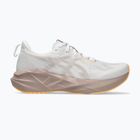 Moteriški bėgimo batai ASICS Novablast 5 white/fawn