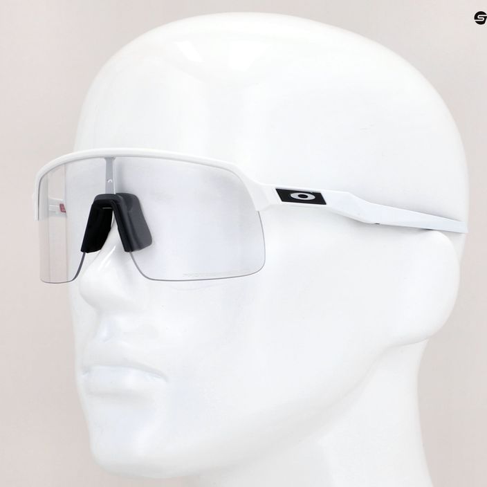 Oakley Sutro Lite matinės baltos/skaidrios iki juodos spalvos fotochrominiai dviratininkų akiniai 0OO9463 6