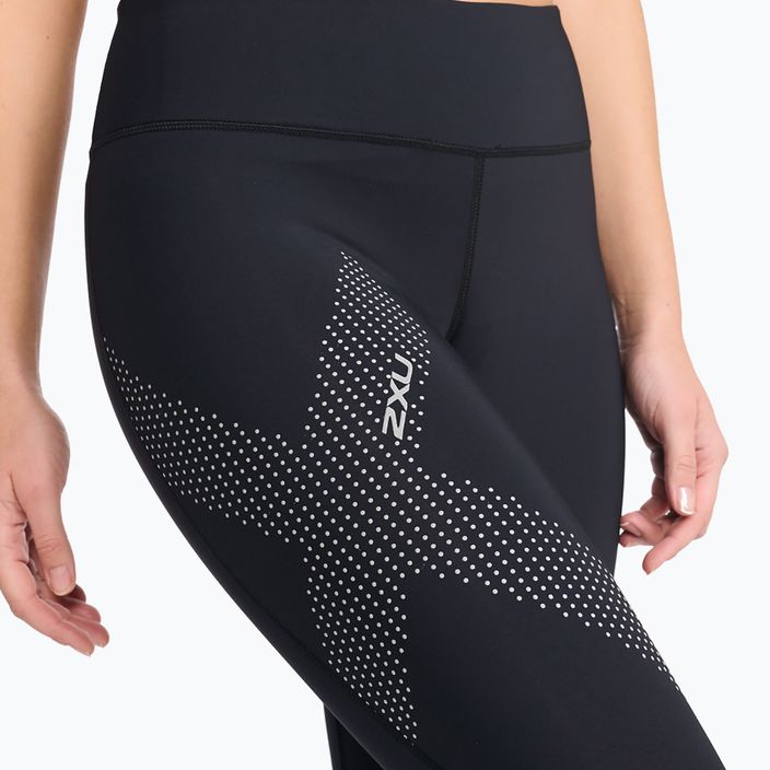 Moteriškos treniruočių kelnės 2XU Motion Mid-Rise Compression 7/8 juodos spalvos su taškuotu atspindinčiu logotipu 6