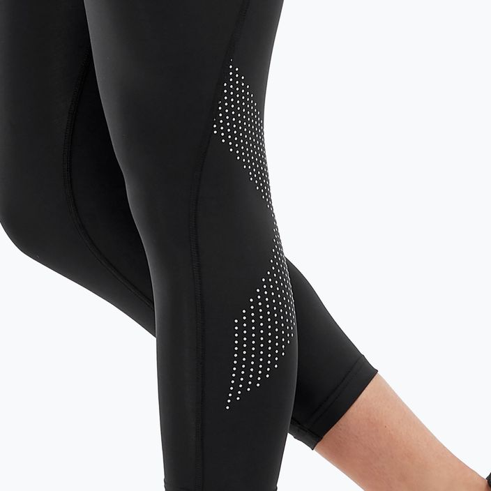 Moteriškos treniruočių kelnės 2XU Motion Mid-Rise Compression 7/8 juodos spalvos su taškuotu atspindinčiu logotipu 7